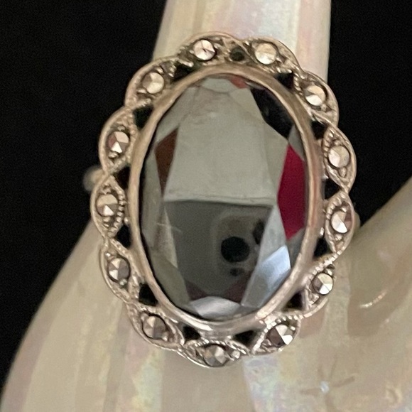 Vintage Art Deco Sterling Silver Hematite Marcasite Ring. - Picture 2 of 10